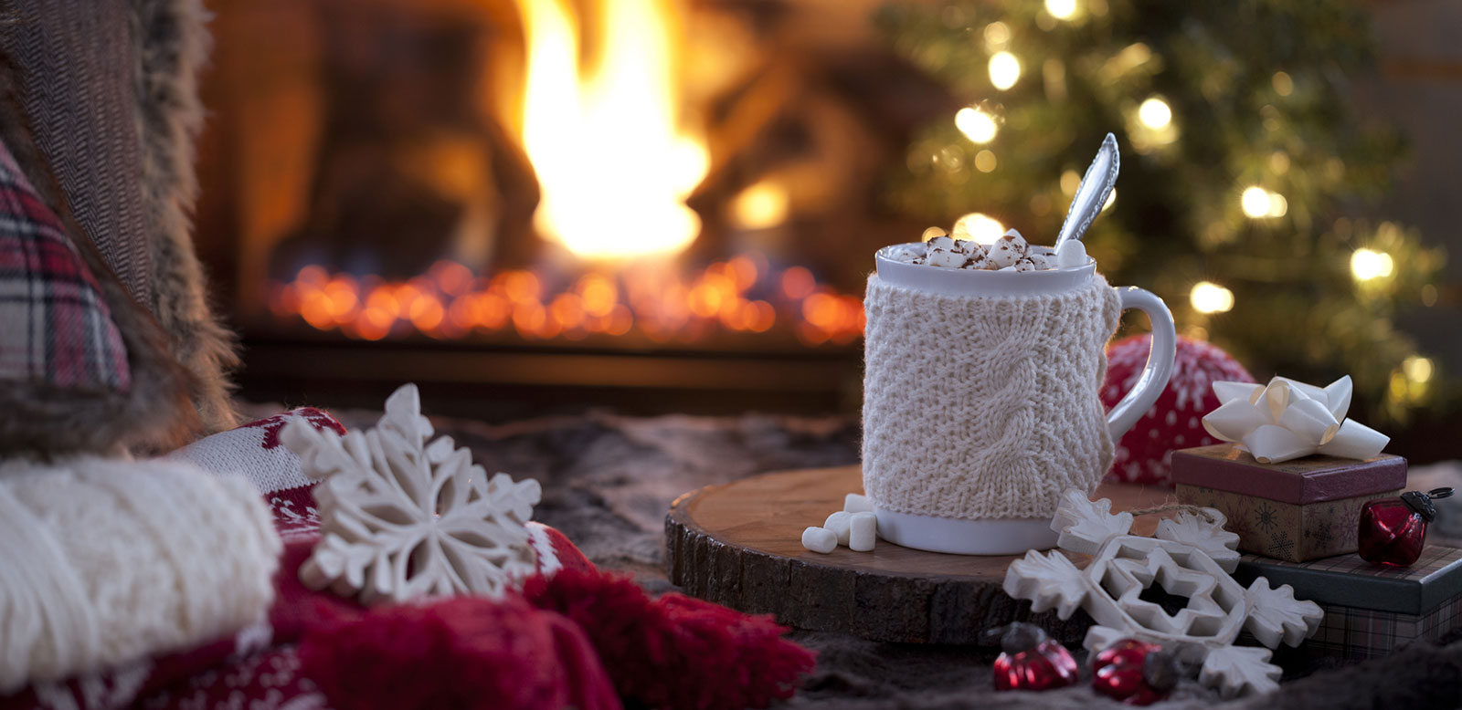 Christmas setting of hot cocoa and Christmas tree